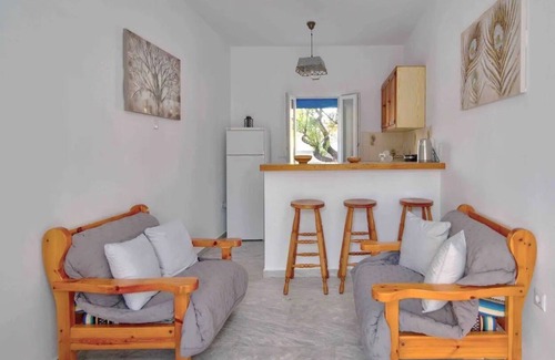 Posidonia Apartment | Love Limni No:1 in Peaceful Poseidonia