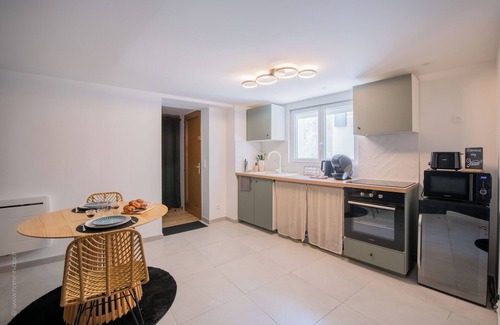 Longjumeau Apartment | Love Room 91 with XXL Private Jacuzzi - 30 min from Paris - 18 min from Orly airport