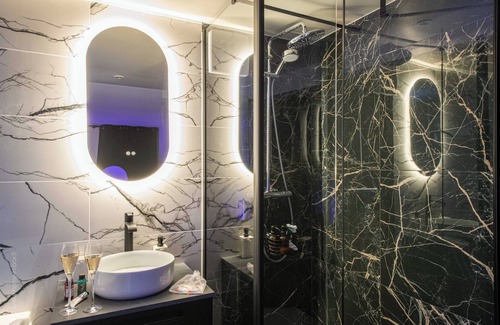 Longjumeau Apartment | Love Room 91 with XXL Private Jacuzzi - 30 min from Paris - 18 min from Orly airport