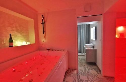 Villeneuve-de-la-Raho Apartment | Love Room Perpignan Jacuzzi & Ambiance romantique