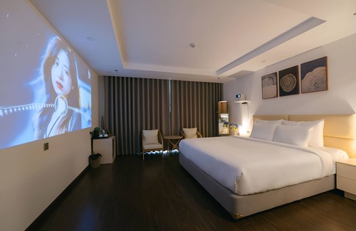 Nhat Tan Hotel | Love St Hotel