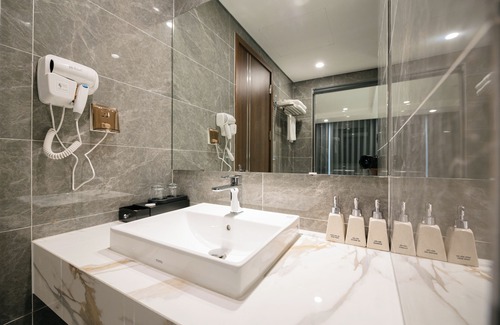 Nhat Tan Hotel | Love St Hotel