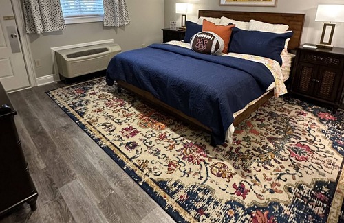 Auburn Condo | Loveliest Condo on the Plains- 2BR/2BA- steps to stadium