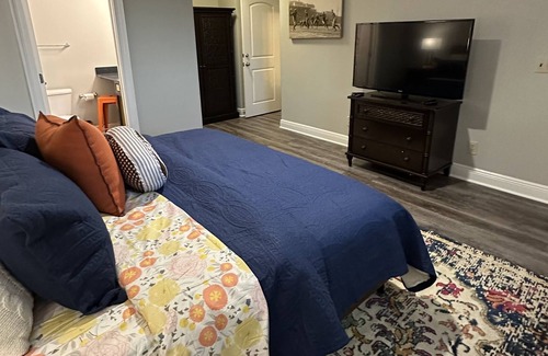Auburn Condo | Loveliest Condo on the Plains- 2BR/2BA- steps to stadium