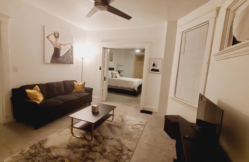 Roselawn Finance Apartment | Lovely 1-bd unit w/free parking 12 min to downtown