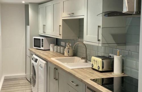 Walton on the Naze Apartment | Lovely 1 bed flat 200 metres from beach