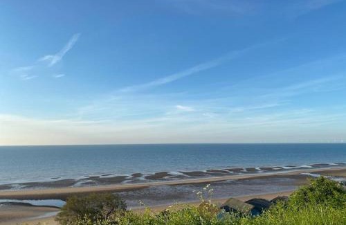 Walton on the Naze Apartment | Lovely 1 bed flat 200 metres from beach