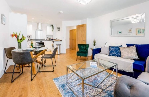 Redhill Condo | Lovely 1 bed flat with patio in Central Redhill