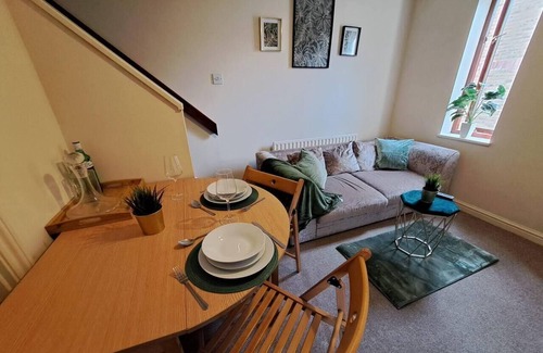 Walton House | Lovely 1-Bed House in Milton Keynes