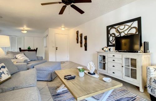 New Smyrna Beach Apartment | Lovely 1 bedroom 1 bath condo located within walking distance to car free beach. SC158