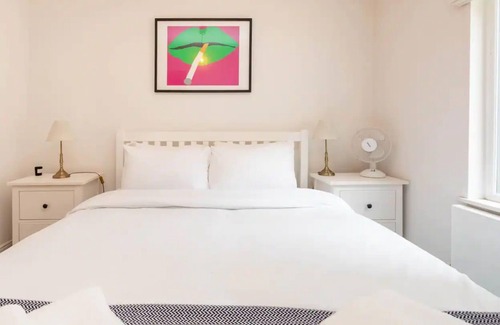 St. Helen's Apartment | Lovely 1 Bedroom Apartment in Colourful Notting Hill