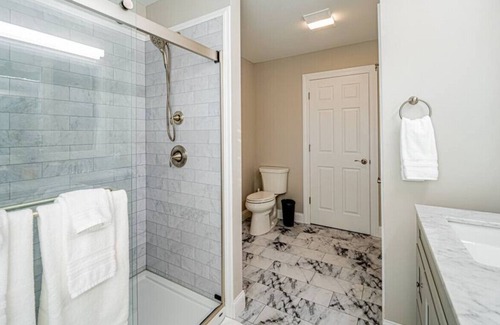 Loyalton Apartment | Lovely 1 bedroom with Free Parking, River Views