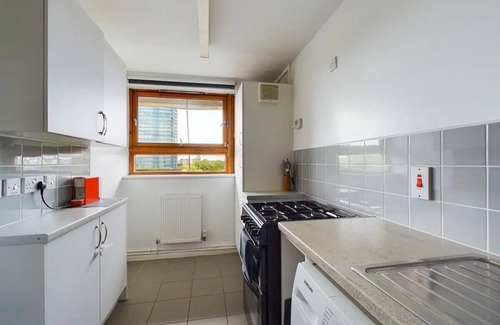 Hackney Downs Apartment | Lovely 1 BR serviced apartment w/patio sleeps 3+ | Pass The Keys