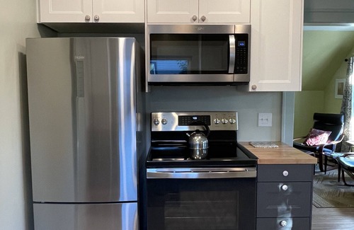 King Apartment | Lovely 1bd Craftsman and Office Close-in NE, Pet-Friendly!