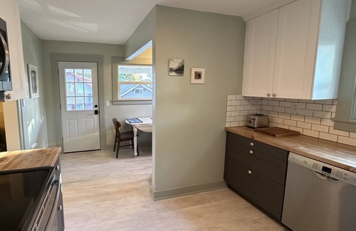 King Apartment | Lovely 1bd Craftsman and Office Close-in NE, Pet-Friendly!