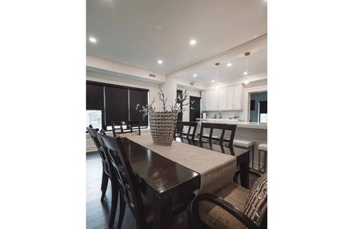 Irving Park Apartment | Lovely 2 BDR, 3 min walk to train for Downtown/ORD