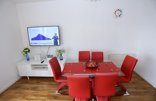 Greenwich Apartment | Lovely 2 bed 2 toilet Hill House river view apartment