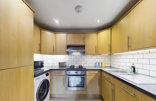 Redhill House | Lovely 2-bed Redhill town centre apartment