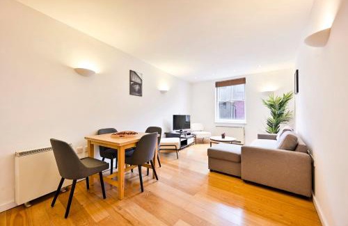 Tower Hill Apartment | Lovely 2 BED Tower Bridge Apartment Sleeps 6