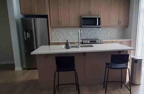 Ottawa Division House | Lovely 2 bedroom 2 bath