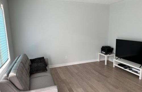 Ottawa Division House | Lovely 2 bedroom 2 bath