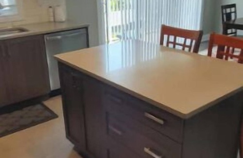 Orleans Village - Chateauneuf Apartment | Lovely 2 Bedroom Apt in Orleans w/Free Parking