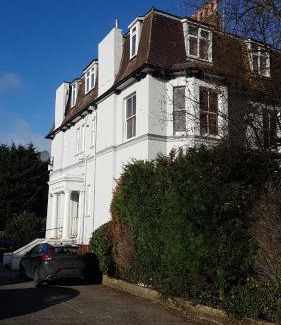 Westbourne Apartment | Lovely 2 Bedroom Flat Wifi Close to the beach