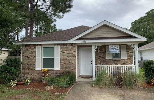 Gulf Breeze House | Lovely 2 bedroom on lake between 2 beaches!