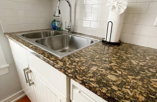 Virginia Park Apartment | Lovely 2 bedroom rental, 2 minutes from the bay