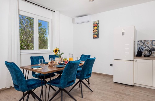 Posedarje Villa | Lovely 2-bedroom villa with WiFi and AC in Slivnica