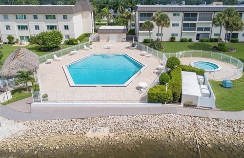 Naples Condo | Lovely 2bdr 2bath Convenient Location