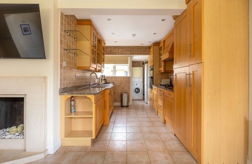 Frognal and Fitzjohns House | Lovely 2BR Home in peaceful Hampstead, NW London