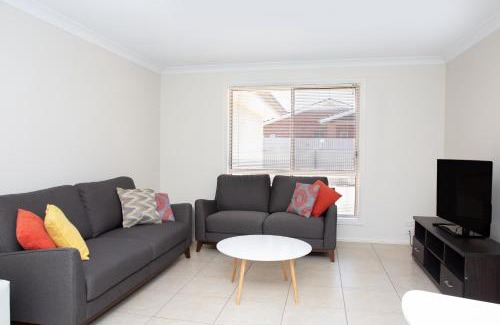 Wagga Wagga House | Lovely 3 Bed, 2 Bath in the City Centre