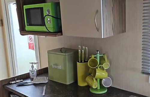 Grimsby Cabin | Lovely 3 Bed Caravan near to beach 5 star Reviews