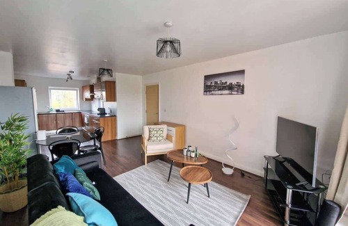 Chorlton-on-Medlock Apartment | Lovely 3 Bed Close to Centre by City SuperHost