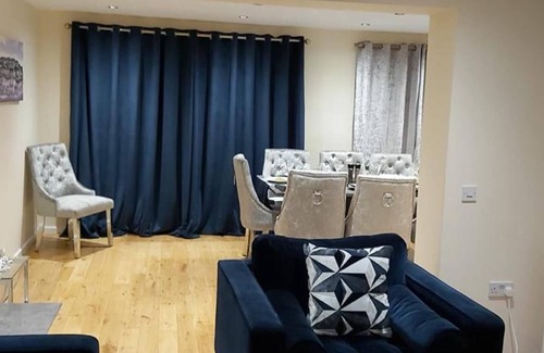 Luton House | Lovely 3-bed House in Luton