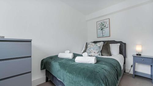Holland Park Apartment | Lovely 3 Bedroom Apartment in Holland Park