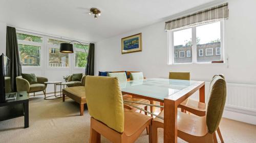 Holland Park Apartment | Lovely 3 Bedroom Apartment in Holland Park