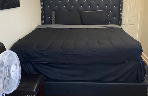South Chicago House | Lovely 3 Bedroom Duplex Apartment w/ Game Room