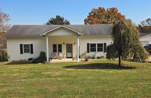 New Haven House | Lovely 3-bedroom home near the Bourbon Trail, with a lake in a country setting