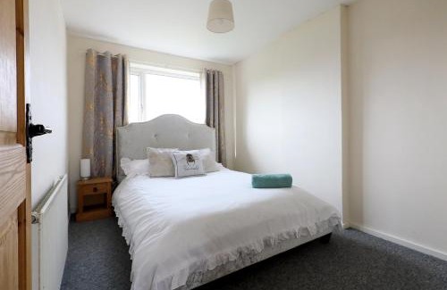 Norwich Apartment | Lovely 3 bedroom house with free parking & garden