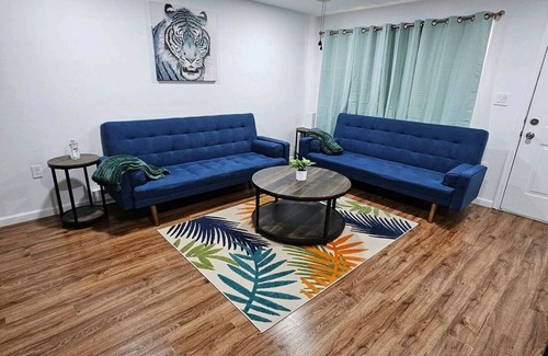 Communipaw House | Lovely 3-bedroom Parking, 20 Min To NYC!