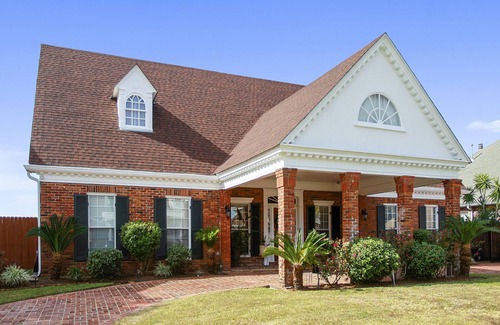 Read Boulevard East House | Lovely 3 BR home only 15mins from downtown NOLA by RedAwning