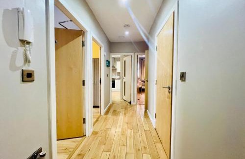 Chorlton-on-Medlock Apartment | Lovely 3 Dbl Bed (sleeps upto 6) close to centre.