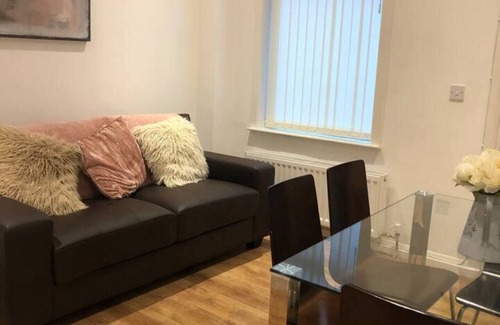 Anfield House | Lovely 4-bed House in Anfield all En-suite,