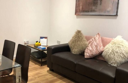 Anfield House | Lovely 4-bed House in Anfield all En-suite,