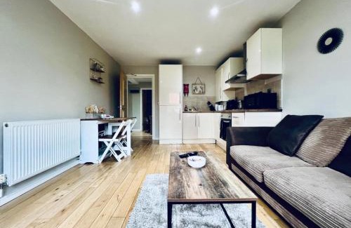 Chorlton-on-Medlock Apartment | Lovely 4 bed (sleeps 8) apartment close to city