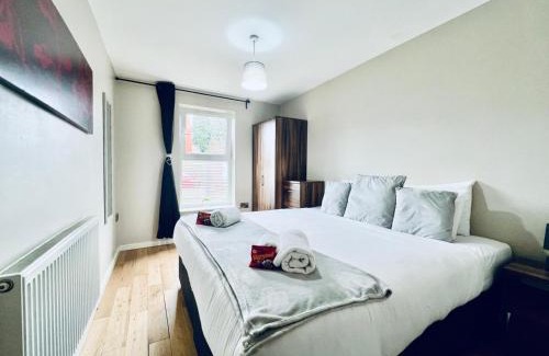 Chorlton-on-Medlock Apartment | Lovely 4 bed (sleeps 8) apartment close to city
