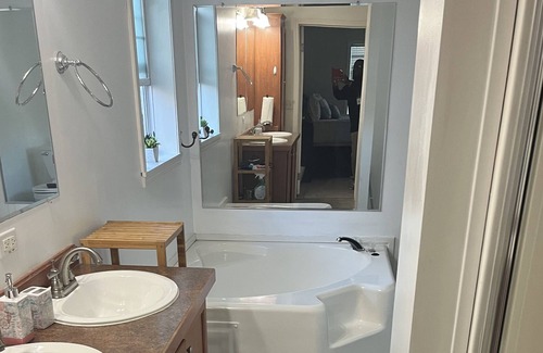 Virginia Beach House | Lovely 4-bedroom open concept home 8mins from oceanfront