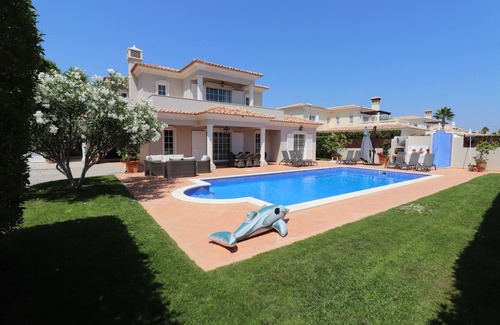 Vale do Garrao Villa | Lovely 4 bedroom Villa with Private Pool (heatable) in Varandas do Lago